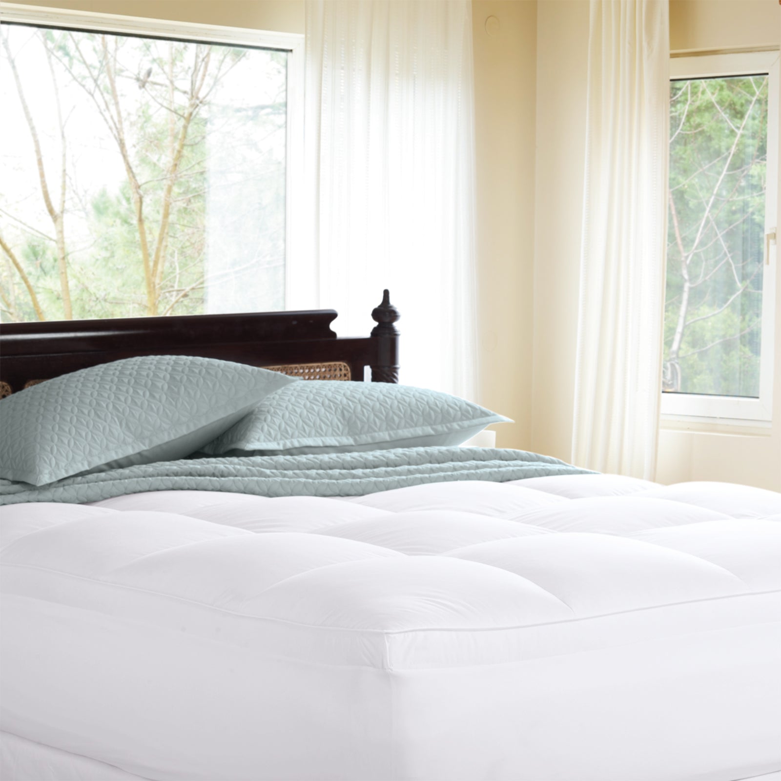 Renee Taylor 1500 GSM Platinum Mattress Topper with squared quilting
