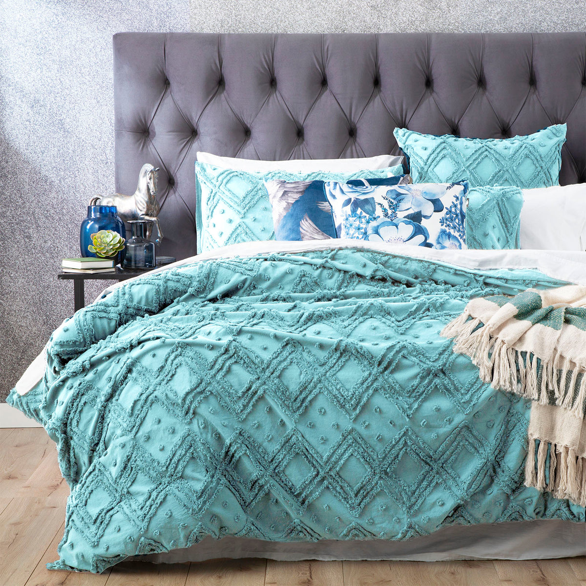 Park Avenue Medallion Vintage Washed Cotton Tufted Quilt Cover Set - Super King Aqua