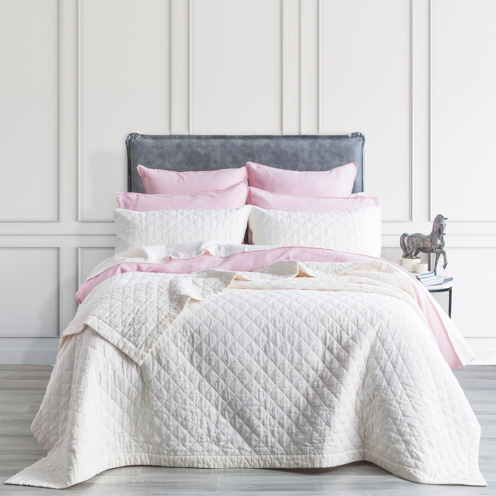 Renee Taylor Cavallo Stone washed French Linen Quilted Bed Coverlet Set Queen/King White