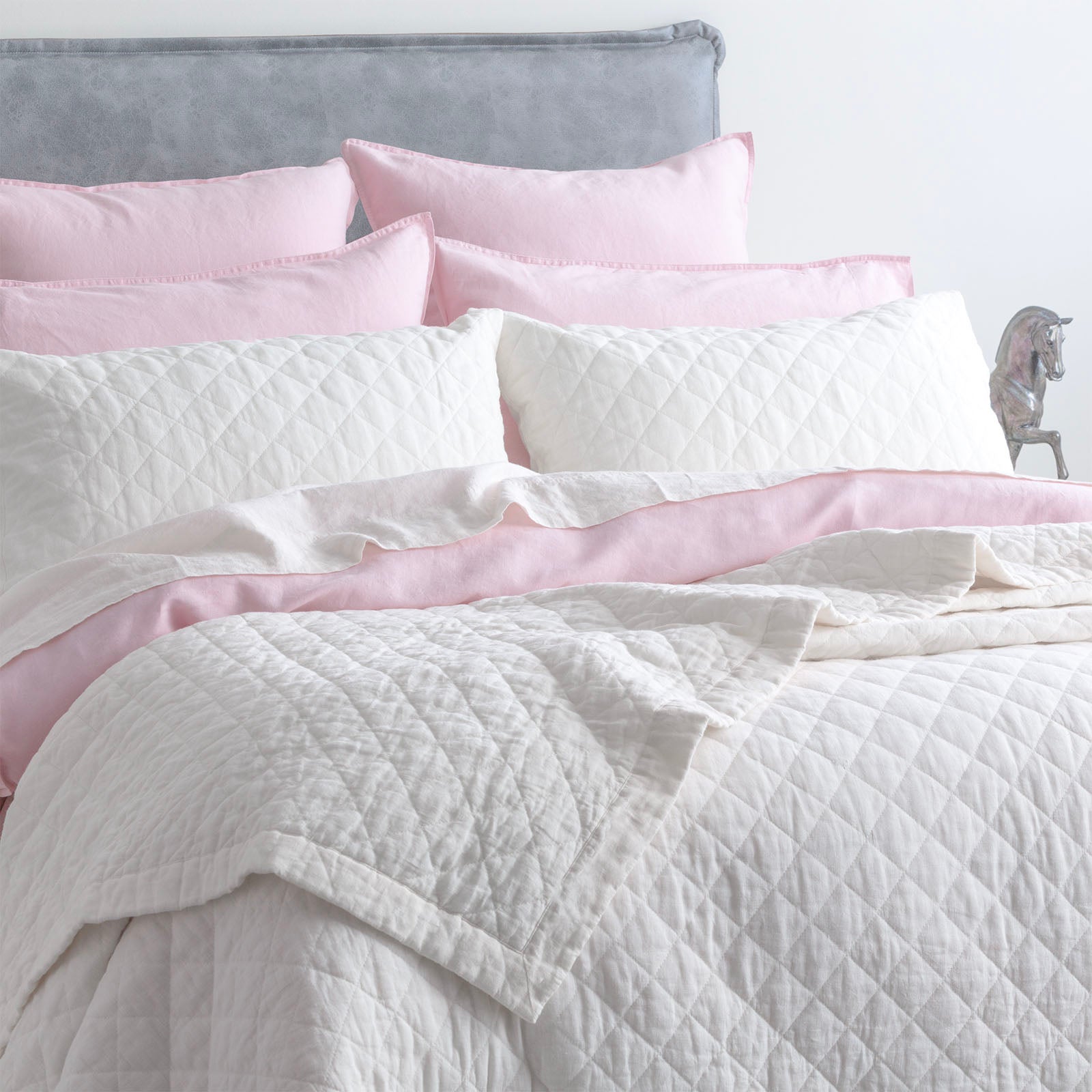 Renee Taylor Cavallo Stone washed French Linen Quilted Bed Coverlet Set Queen/King White