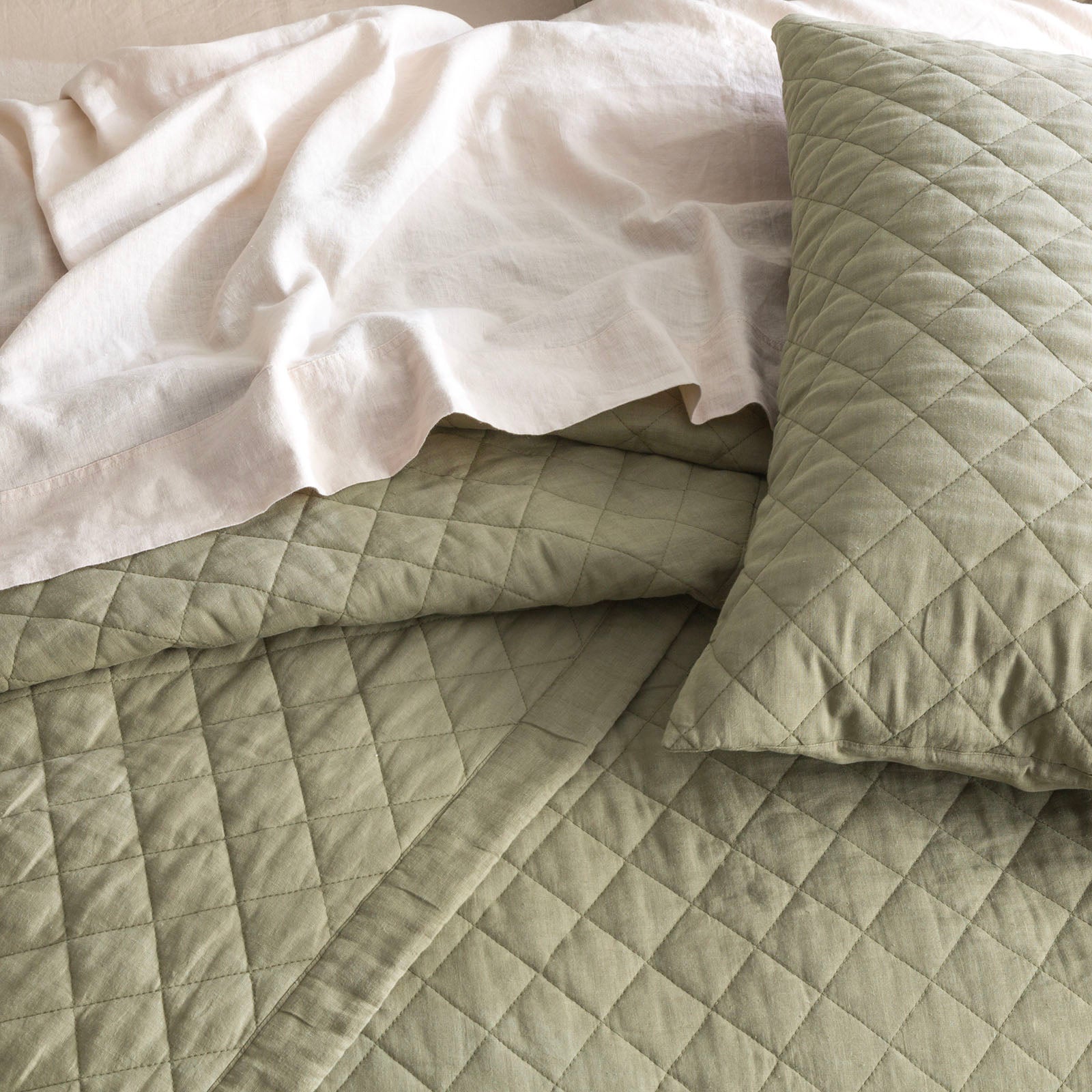 Renee Taylor Cavallo Stone washed French Linen Quilted Bed Coverlet Set Queen/King Jade