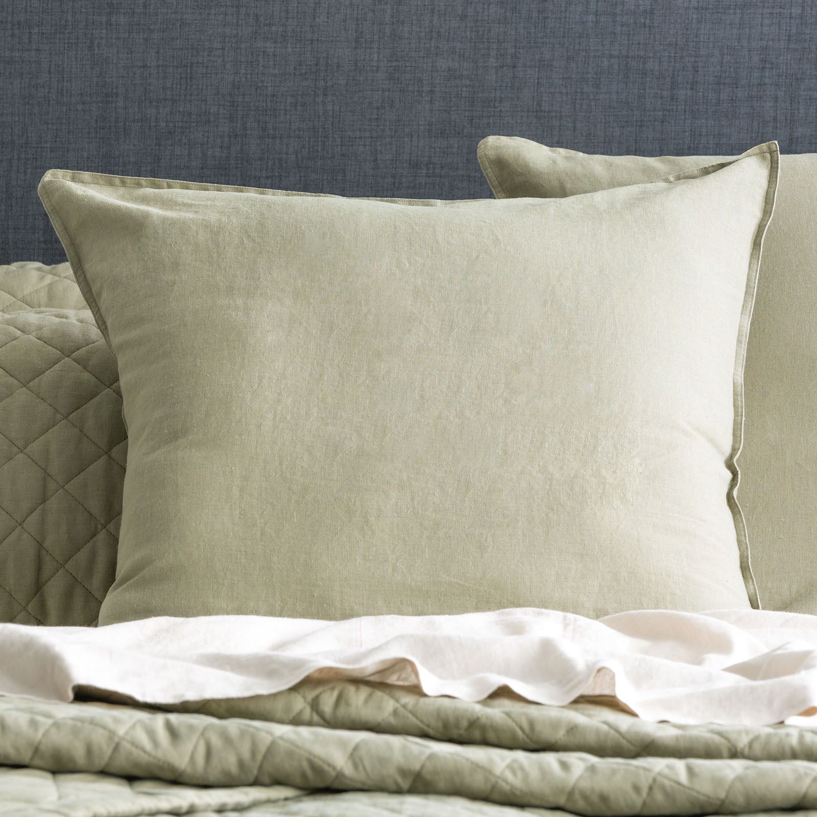 Renee Taylor Cavallo Stone washed French Linen Quilted Bed Coverlet Set Queen/King Jade