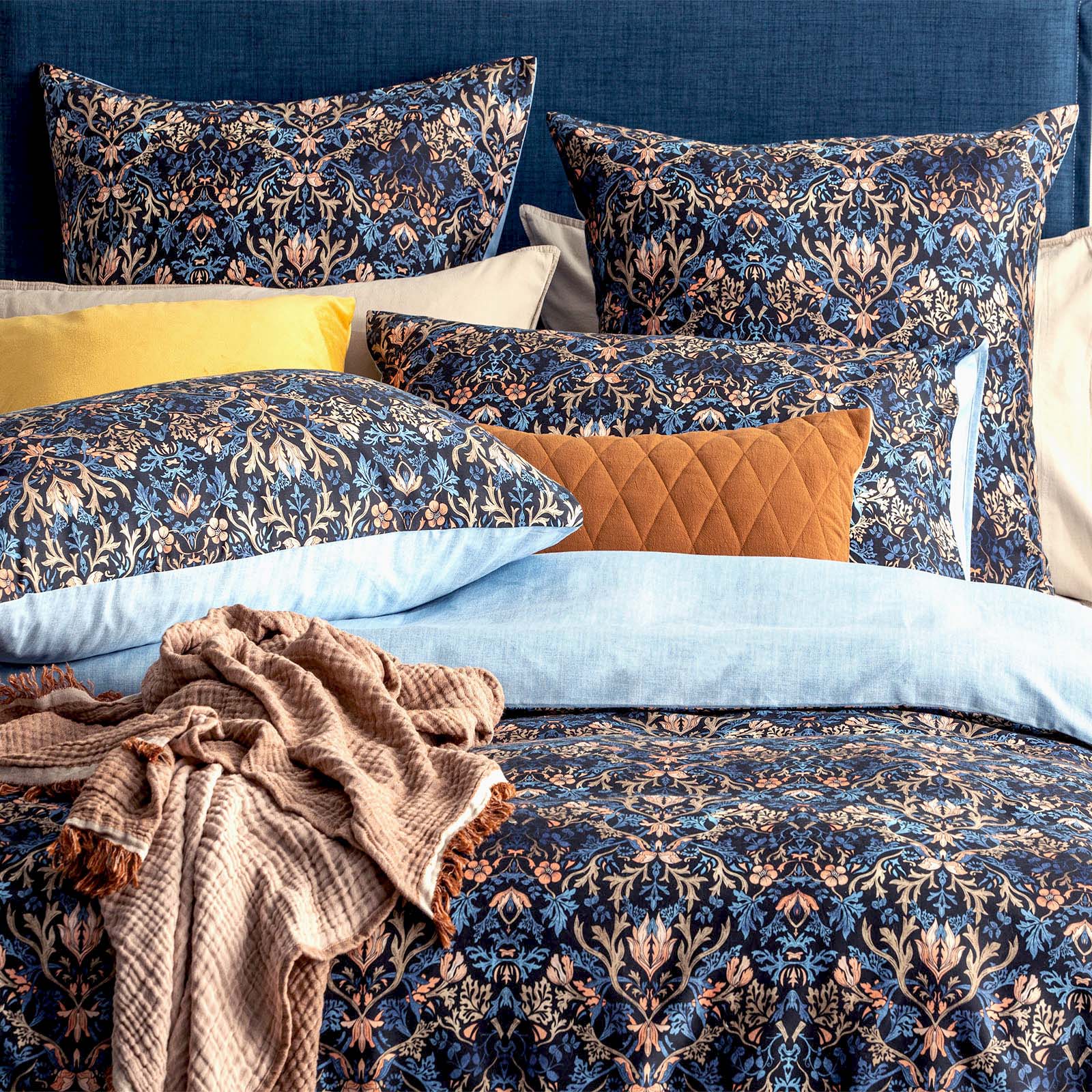 Renee Taylor 300 TC Cotton Reversible Quilt cover sets Queen Blackthorn