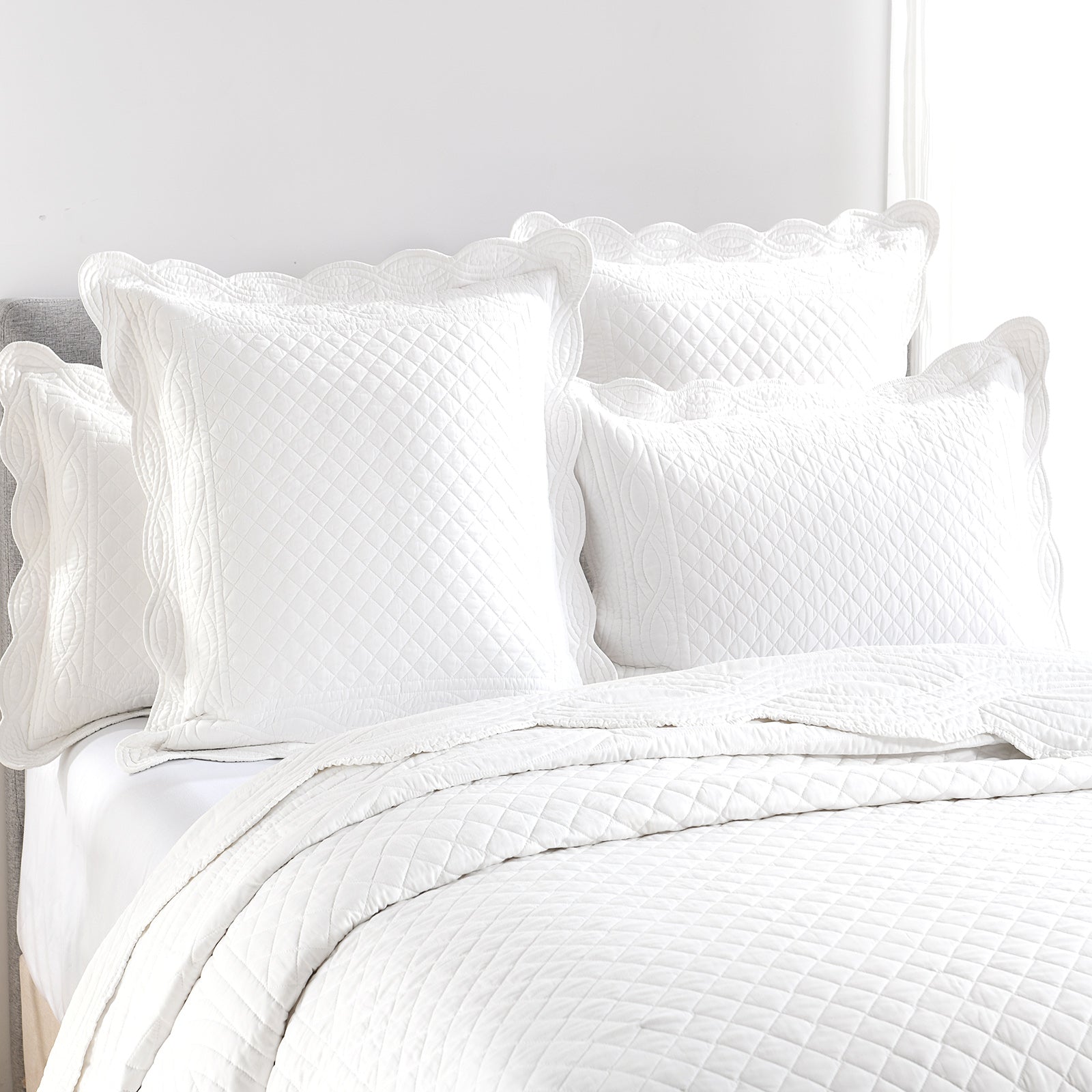 Renee Taylor Scallop Jacquard Coverlet Set Queen/King Pearl