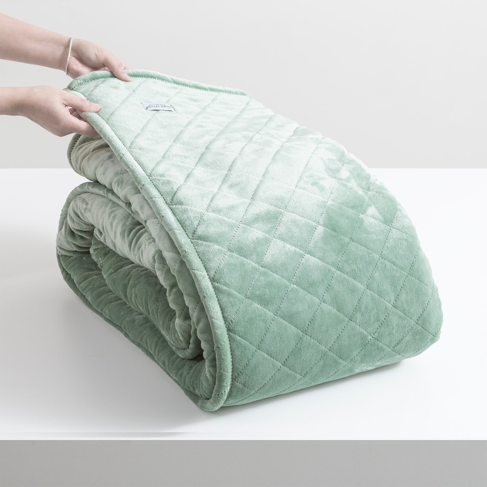Renee Taylor Heston 480 GSM Ultra Soft Velvet Sherpa Blanket Queen/King Eucalyptus