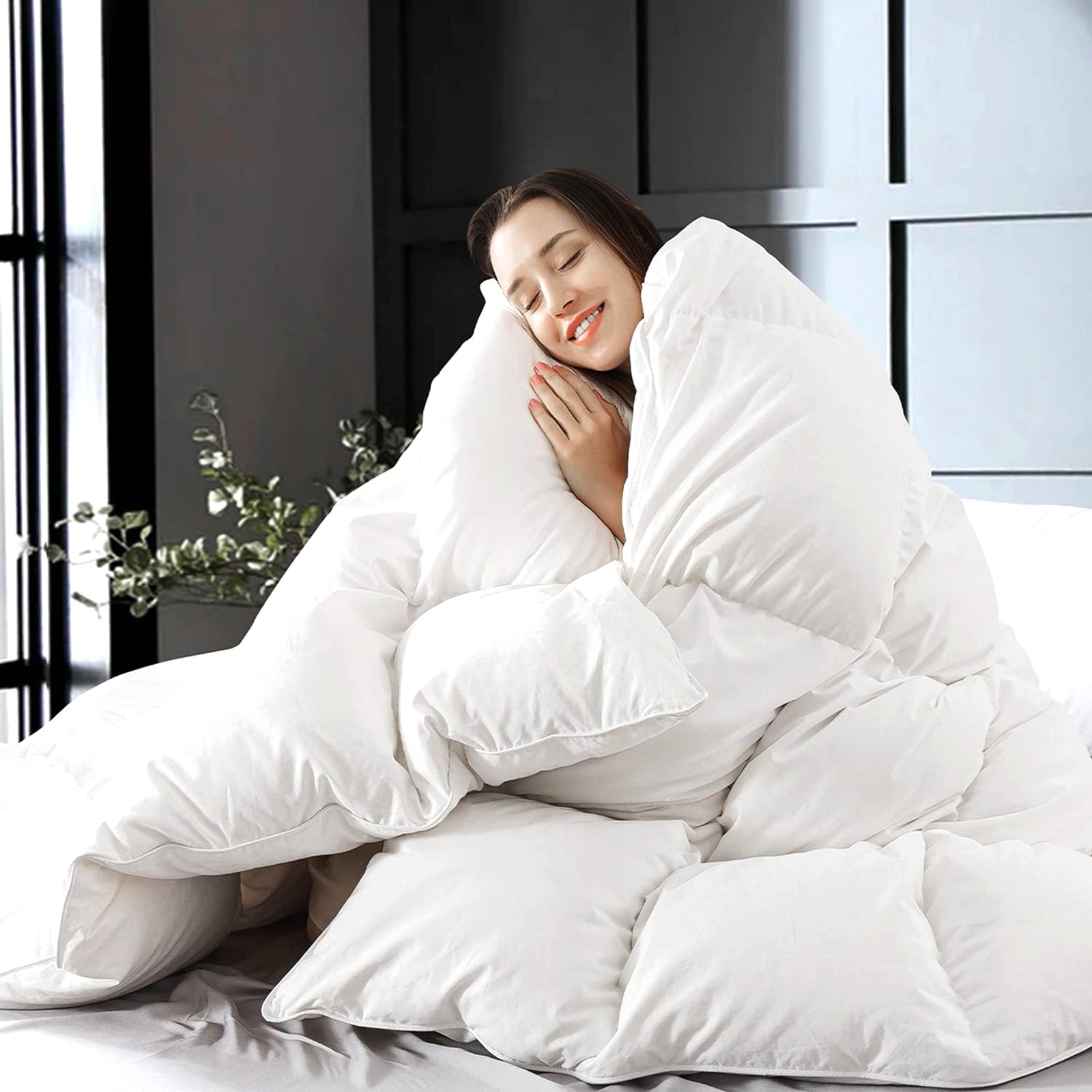 Renee Taylor Ultimate 80% White Goose Down and Feather Quilt Queen