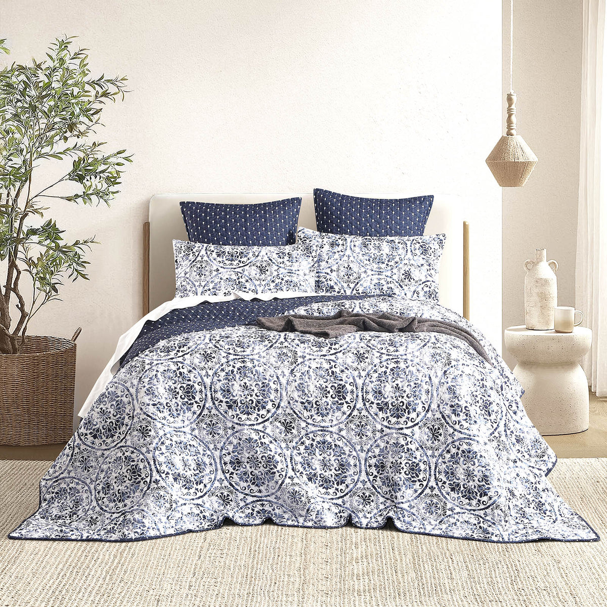 Renee Taylor Delos Quilted Reversible Coverlet Set - Super King - Blue / White