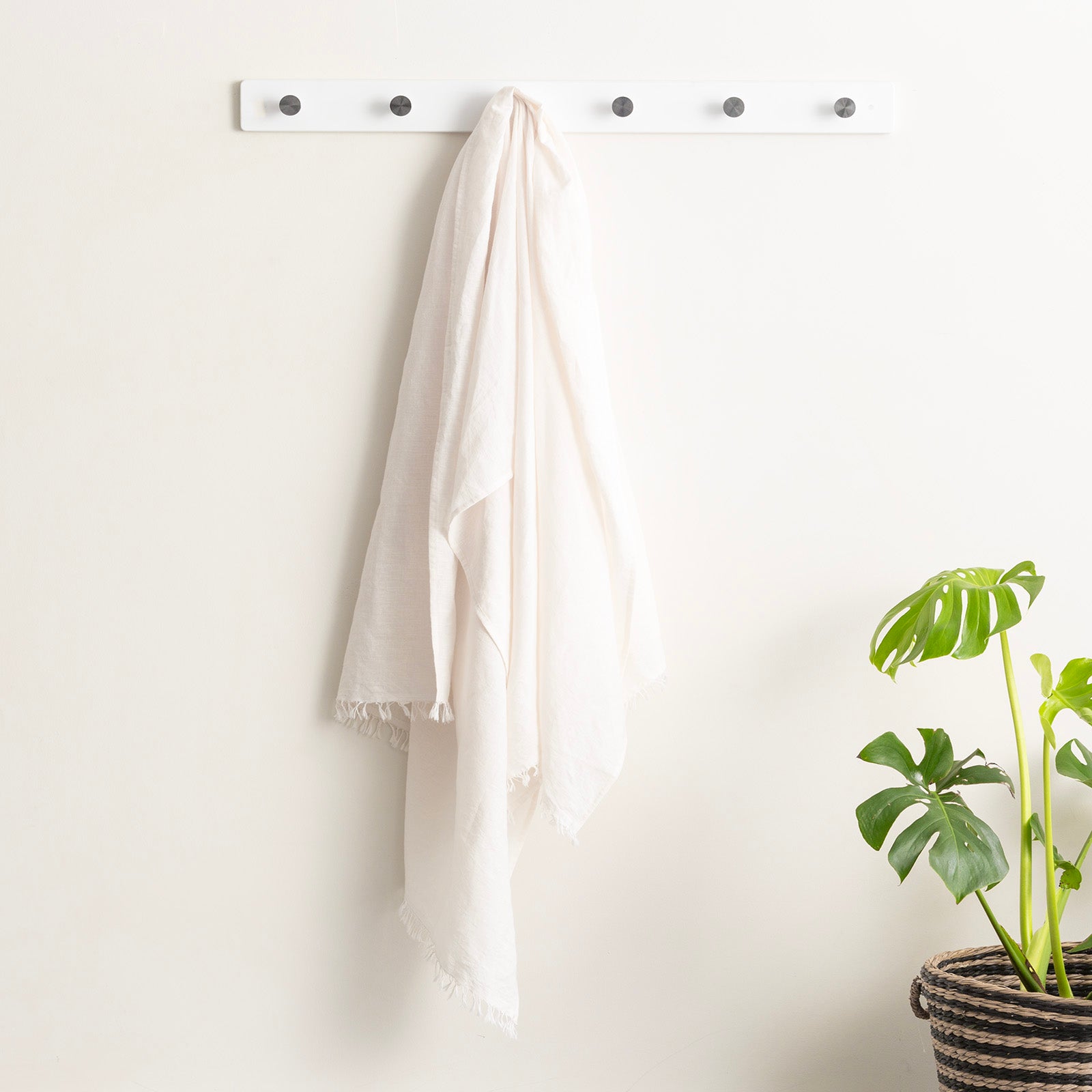 Renee Taylor Cavallo Stone washed 100% Linen Throw 130 x 200 Cms White
