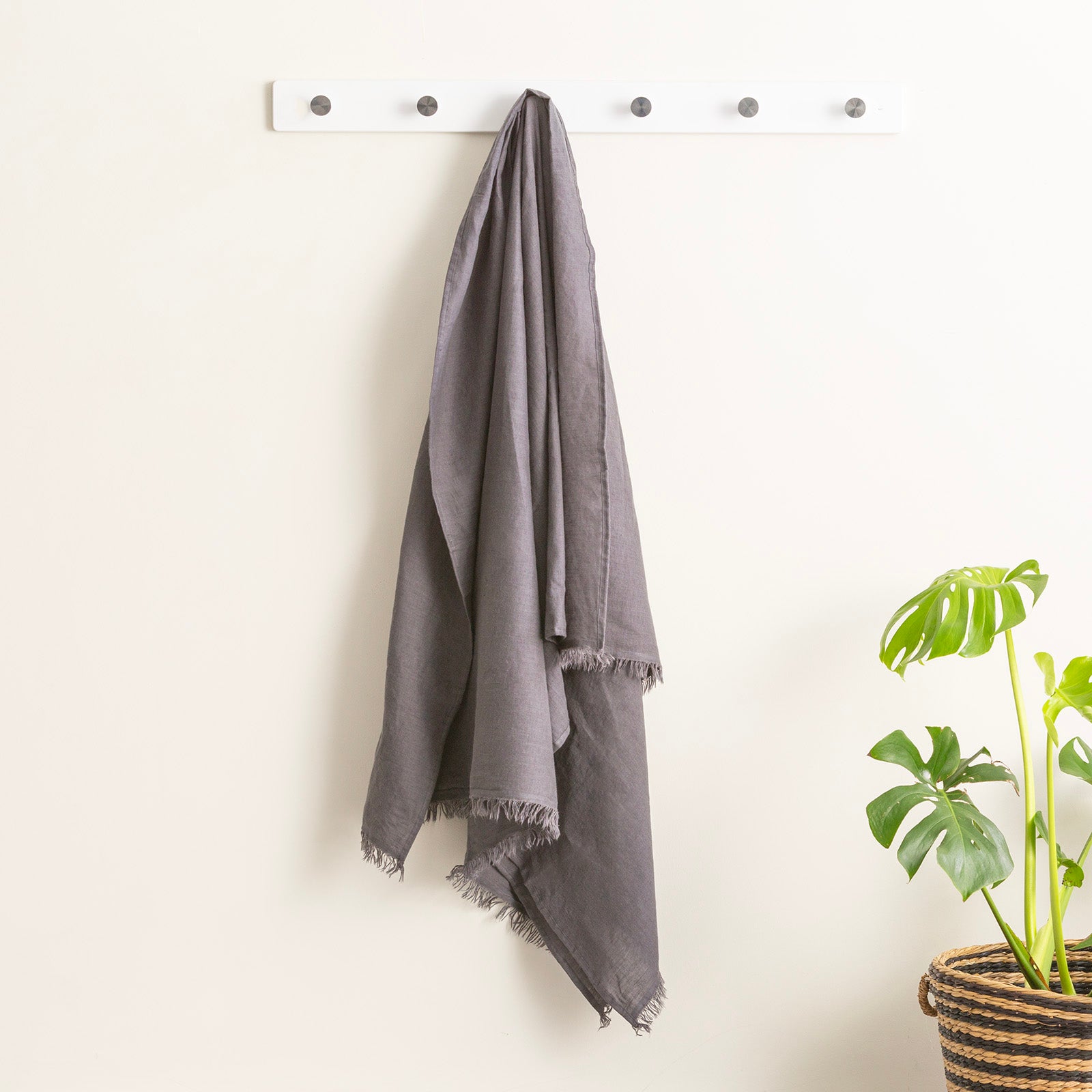 Renee Taylor Cavallo Stone washed 100% Linen Throw 130 x 200 Cms Magnet