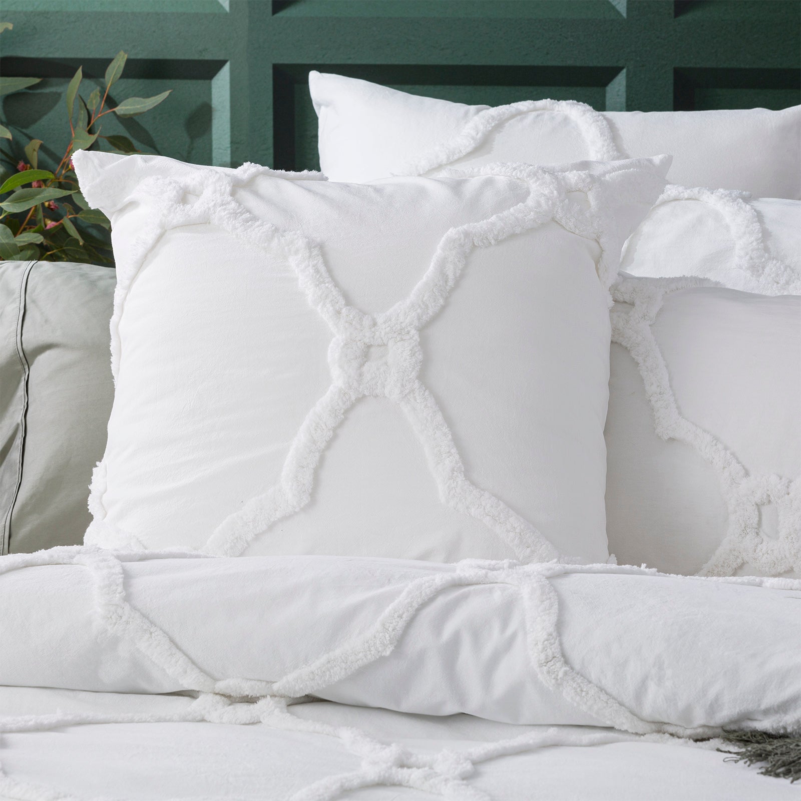 Renee Taylor Moroccan 100% Cotton Chenille Vintage washed Tufted Quilt cover set King White
