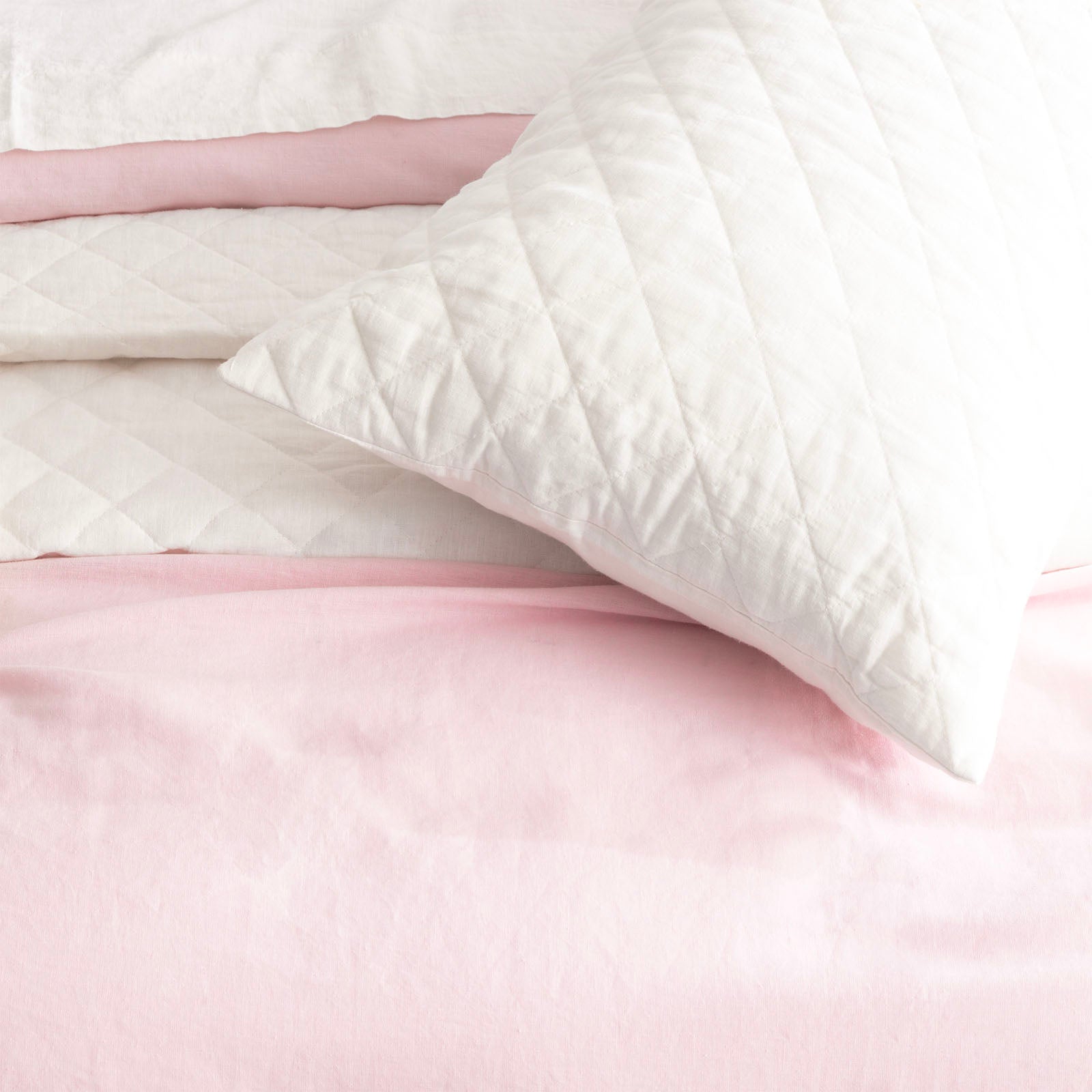 Renee Taylor Cavallo Stone washed French Linen Quilted Bed Coverlet Set Queen/King White