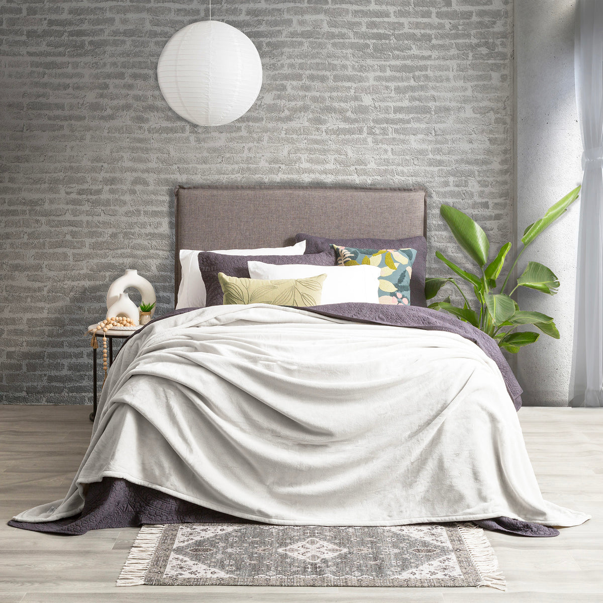 Renee Taylor Plush 380 GSM Ultra Soft Velvet Blanket - Super King - Silver Line