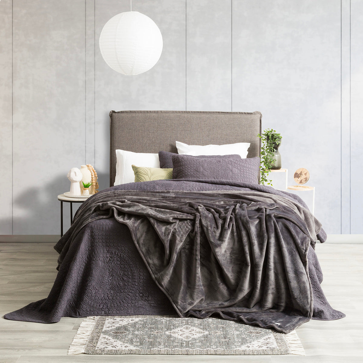 Renee Taylor Plush 380 GSM Ultra Soft Velvet Blanket - Super King - Graphite