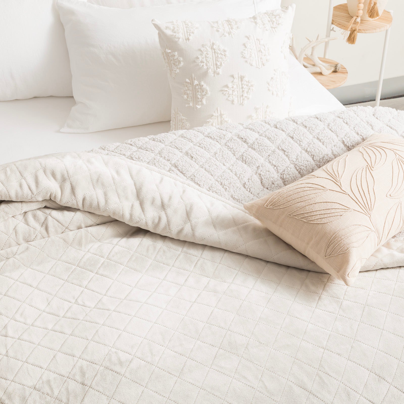 Renee Taylor Heston 480 GSM Ultra Soft Velvet Sherpa Blanket Queen/King Silver Line