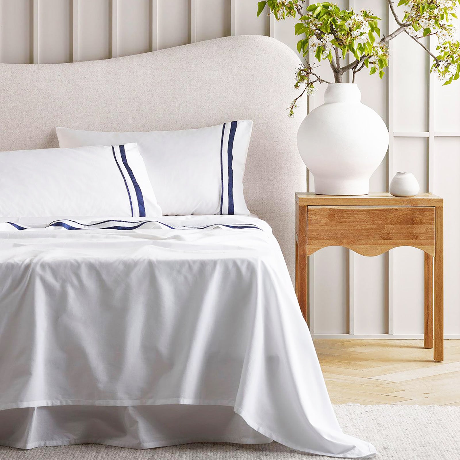 Renee Taylor Cloud 1000 TC Egyptian Cotton Sheet sets Deep Queen White Navy