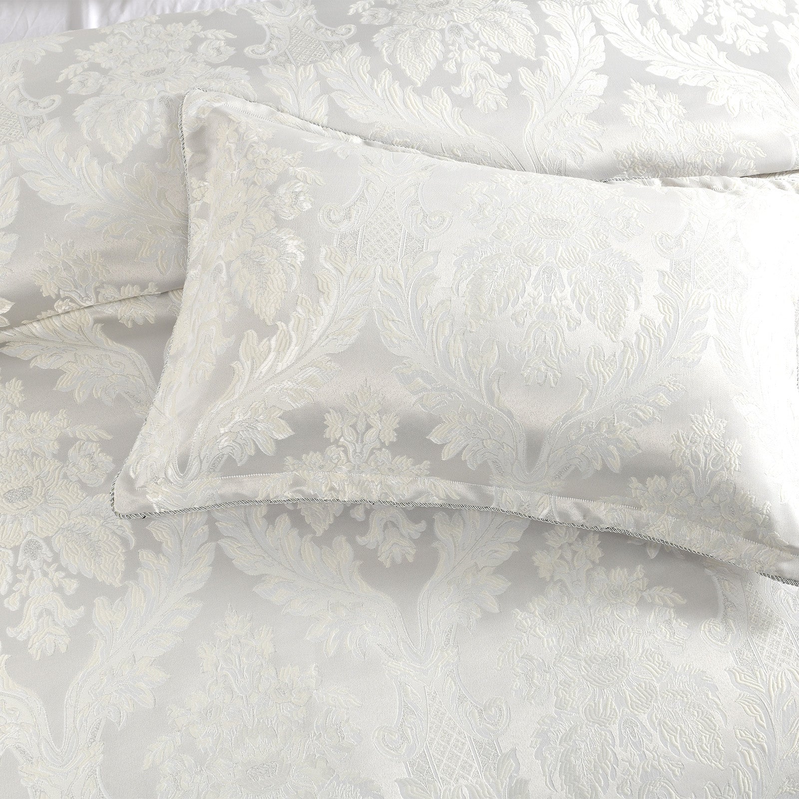 Renee Taylor Regalia Quilt Cover Set – Amalia Jacquard