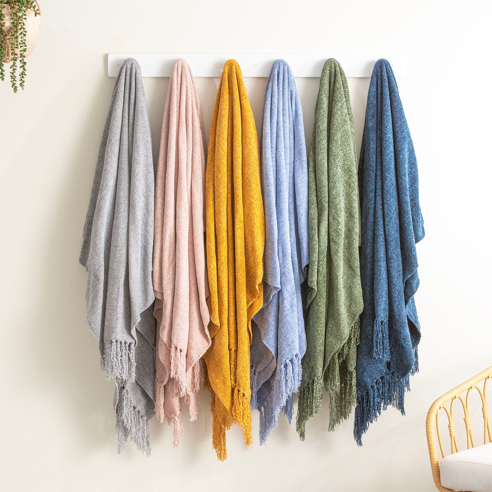 Renee Taylor Newland Polyester Chenille Throw 130 x 170 Cms Silverline